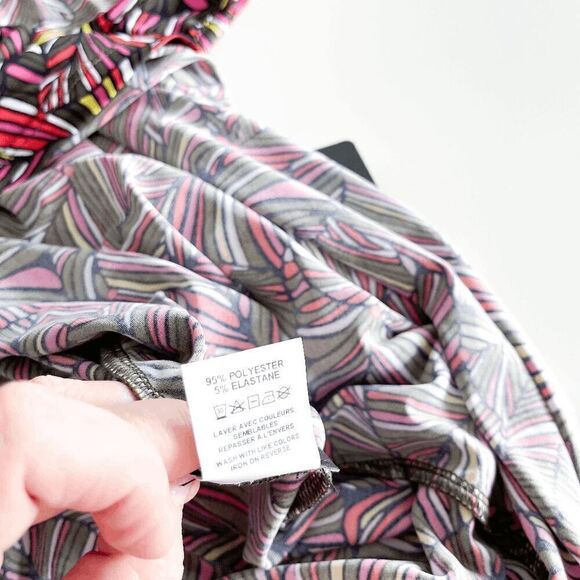 NWT Kim & Co Womens Abstract Print Sleeveless Tank Top Green Multicolor Size S - Picture 4 of 6